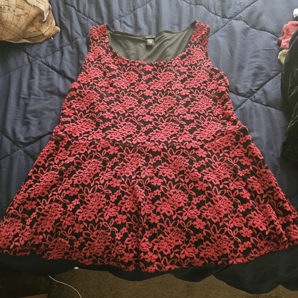 Red and black floral top torrid size 2